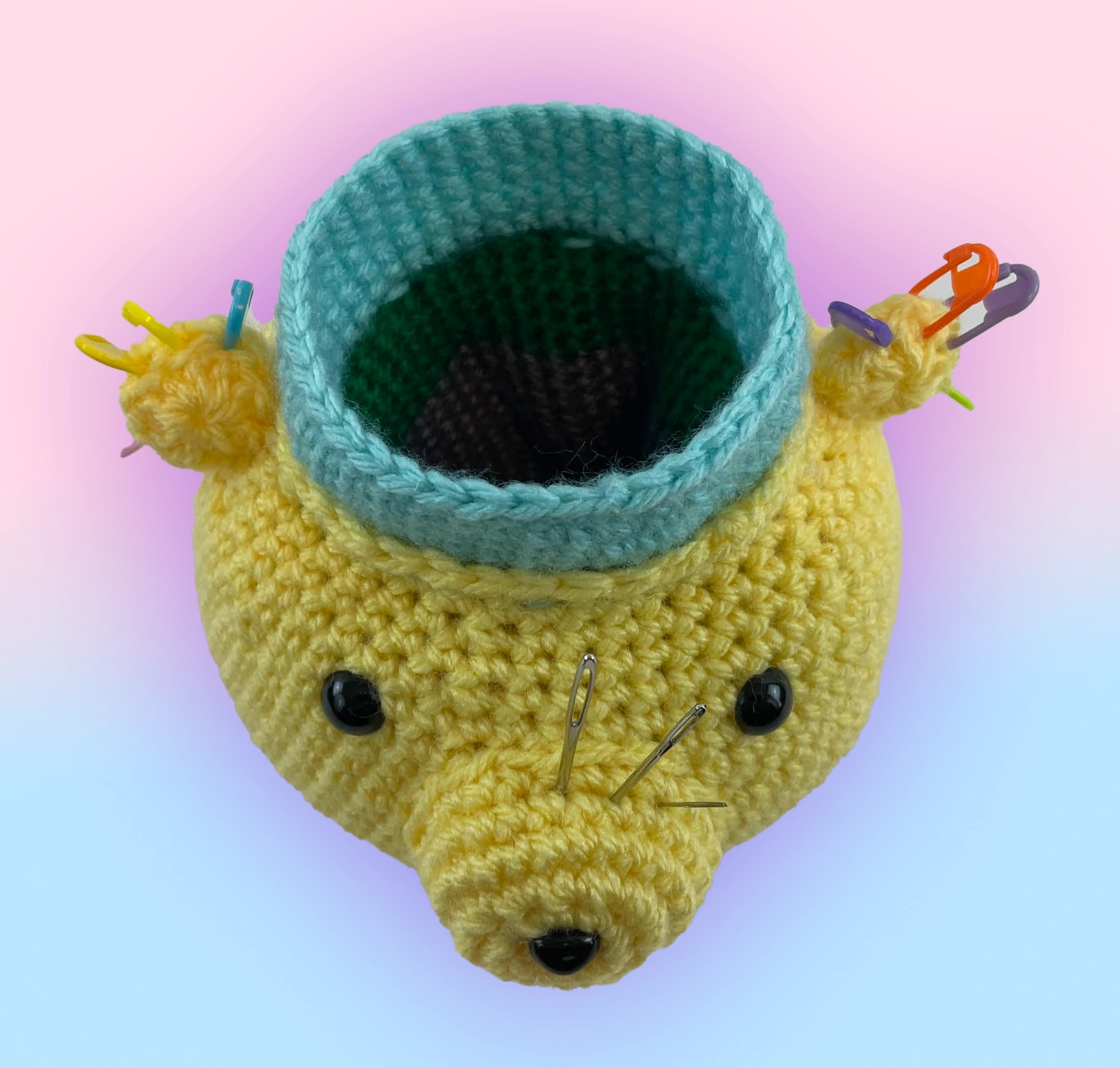Bear Organizer & Pin Cushion Close-up